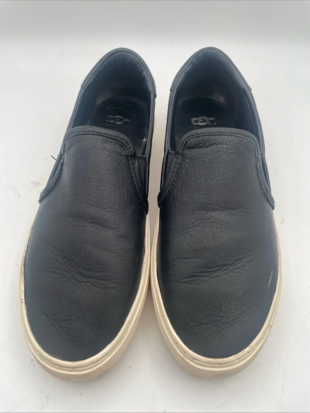 UGG‎ Women’s black leather Slip-On  Sneaker Loafer Comfort Size 8.5